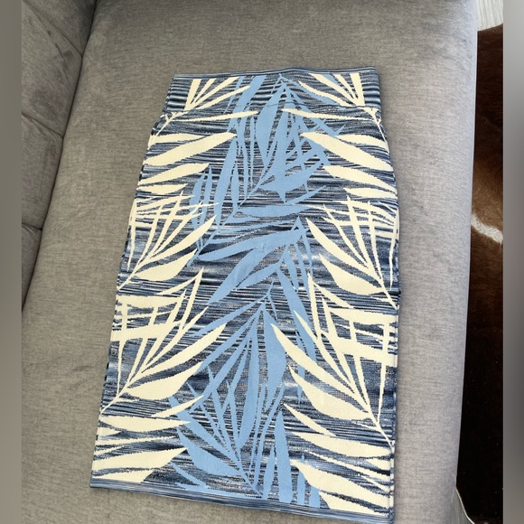 Bcbg bandage fitted skirt like new XS - Picture 2 of 6